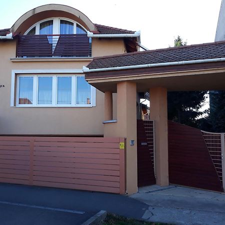 Kenezy Lux Apartman Vendeghaz Hajduszoboszlo Luaran gambar